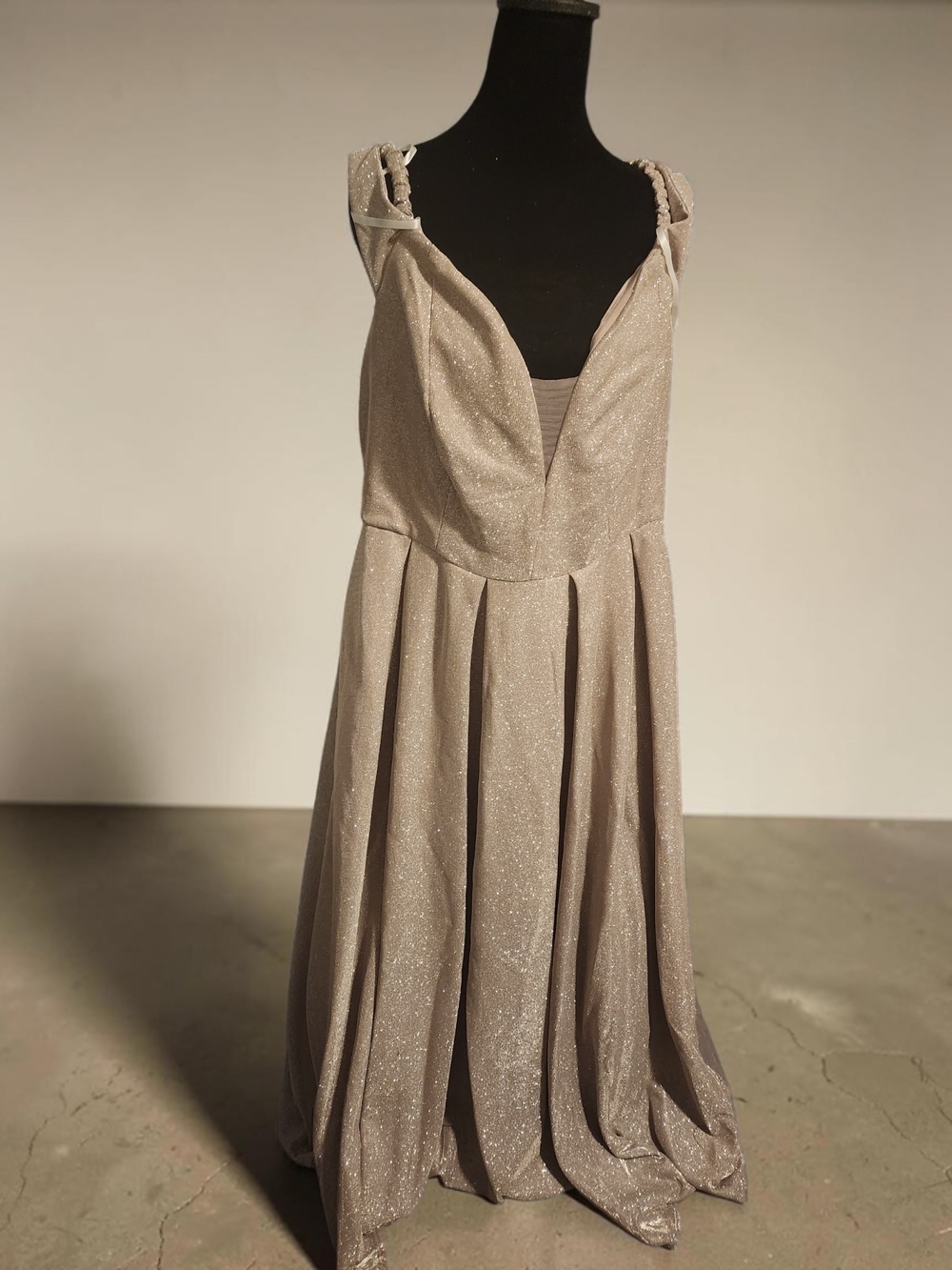 B. Darlin Plus  Glitter Off-Shoulder Ballgown Sz 18W NWT
